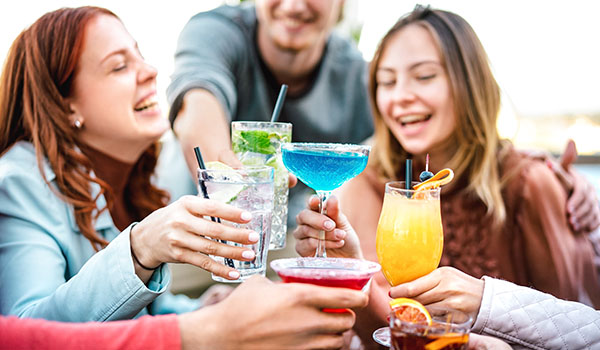 9 ustensile pentru cocktailuri care nu trebuie să-ți lipsească din barul de acasă