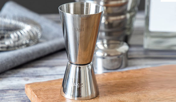 9 ustensile pentru cocktailuri care nu trebuie să-ți lipsească din barul de acasă