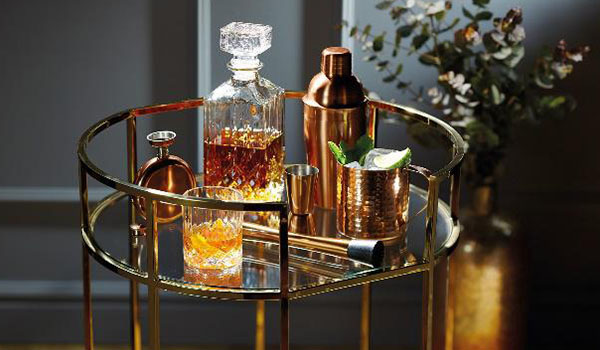9 ustensile pentru cocktailuri care nu trebuie să-ți lipsească din barul de acasă